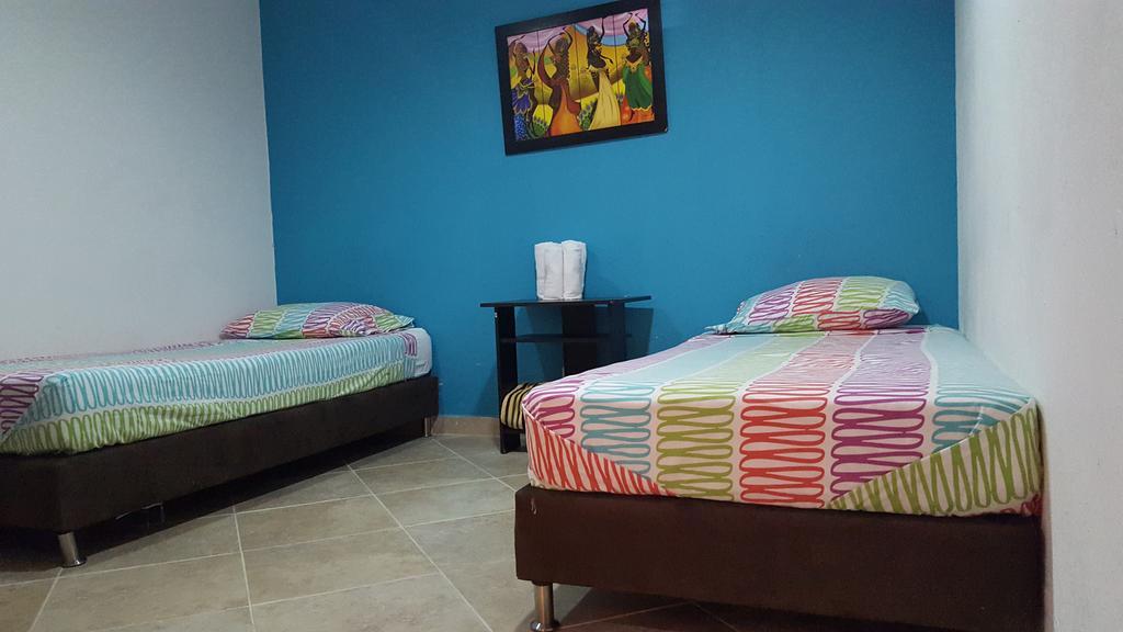 Hostal El Hangar Рионегро Экстерьер фото