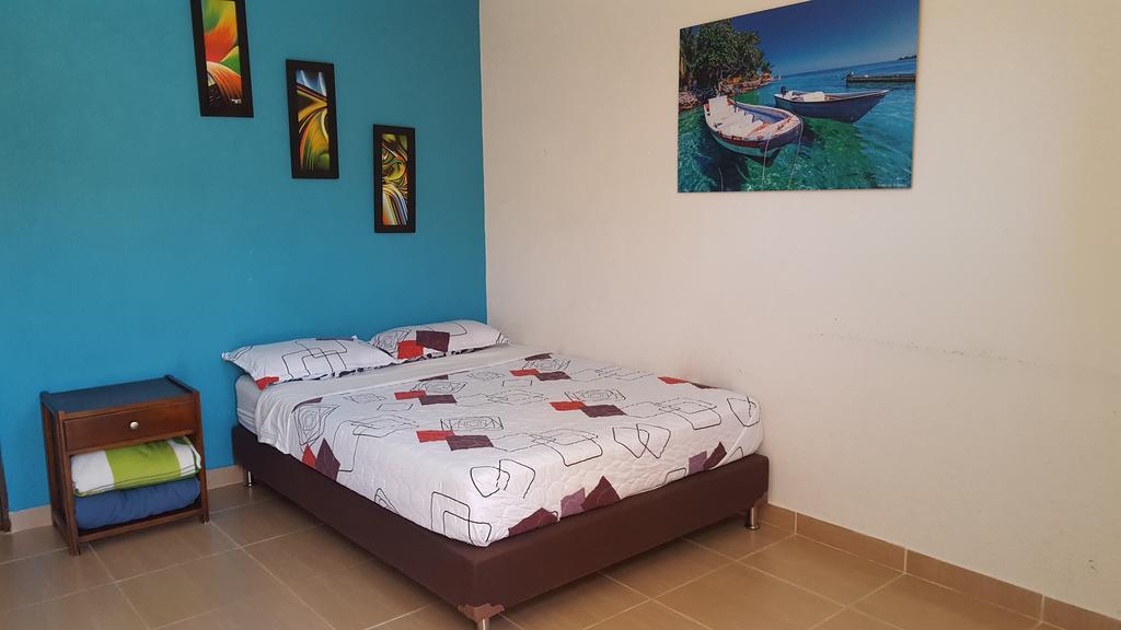 Hostal El Hangar Рионегро Экстерьер фото