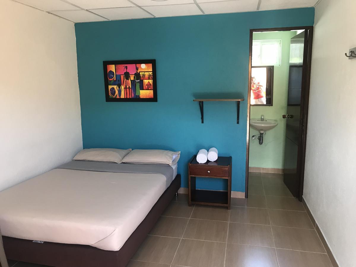 Hostal El Hangar Рионегро Экстерьер фото