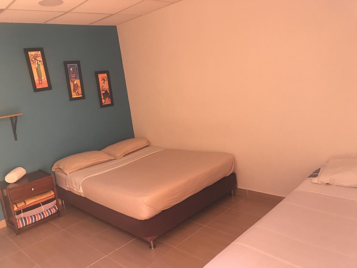 Hostal El Hangar Рионегро Экстерьер фото