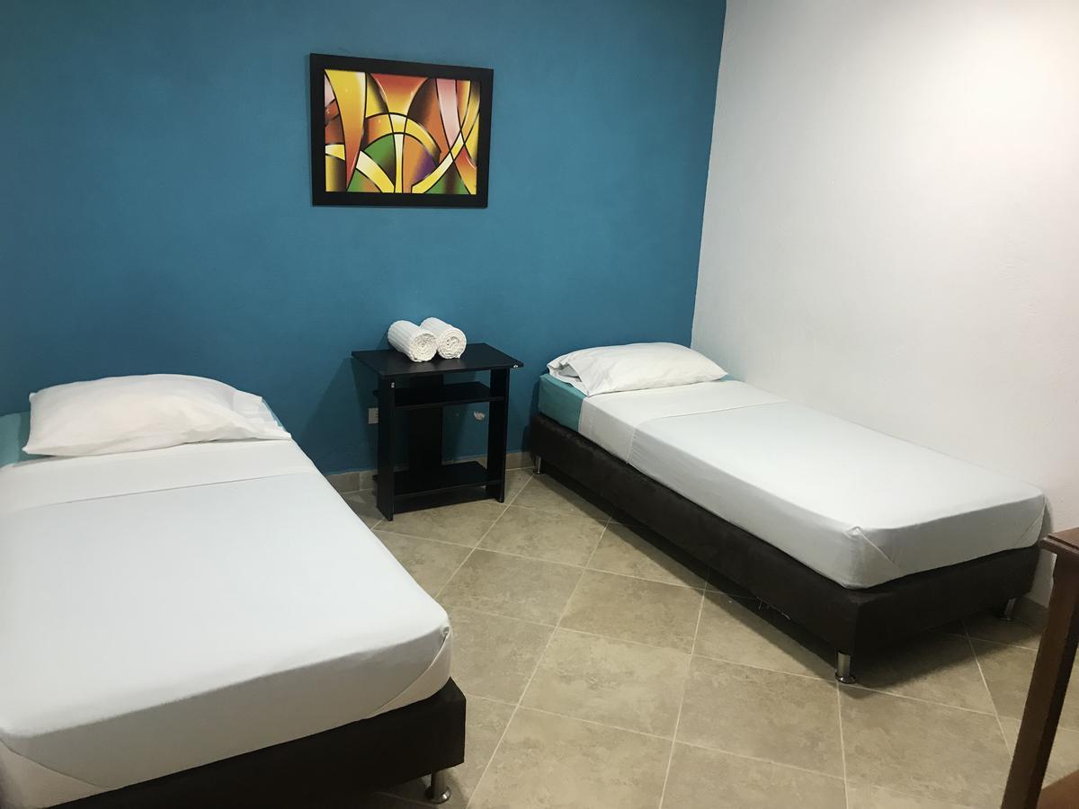 Hostal El Hangar Рионегро Экстерьер фото