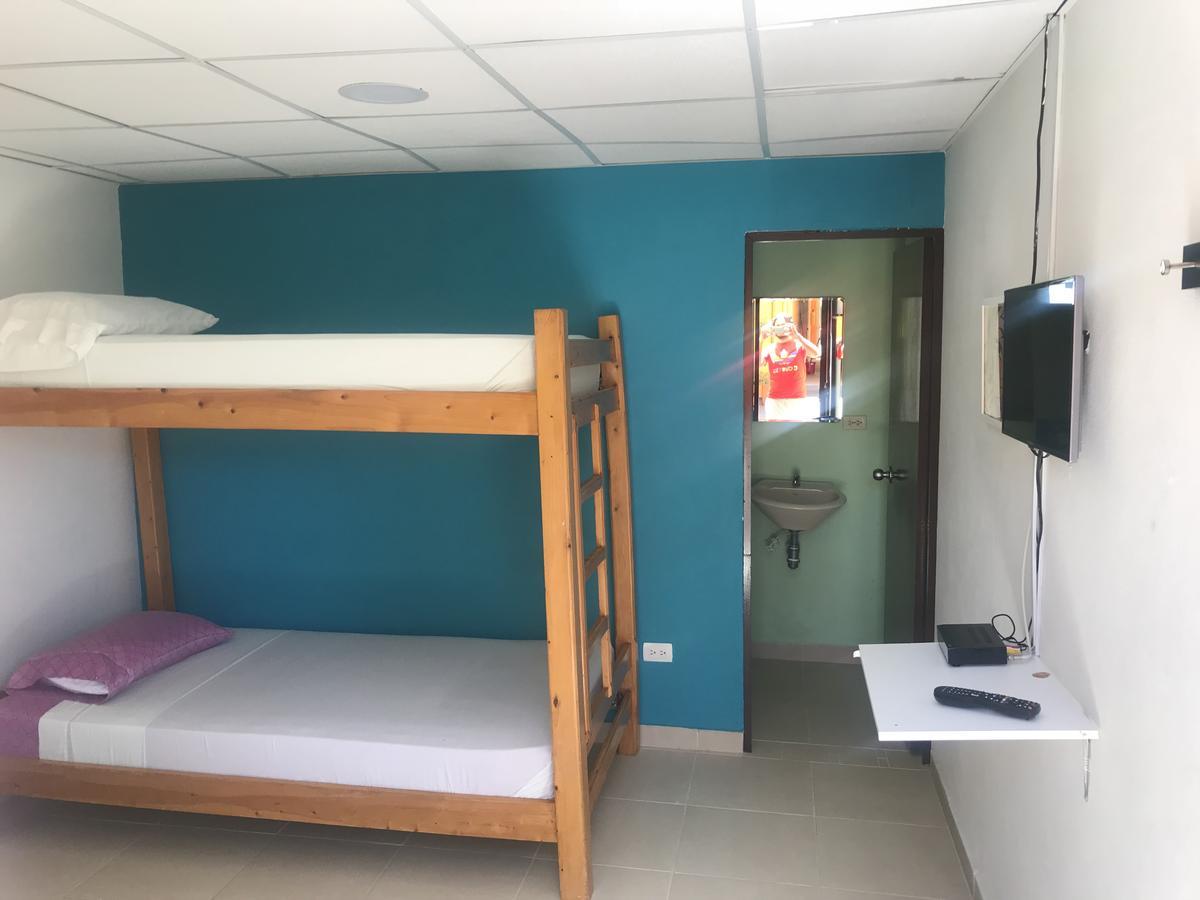 Hostal El Hangar Рионегро Экстерьер фото