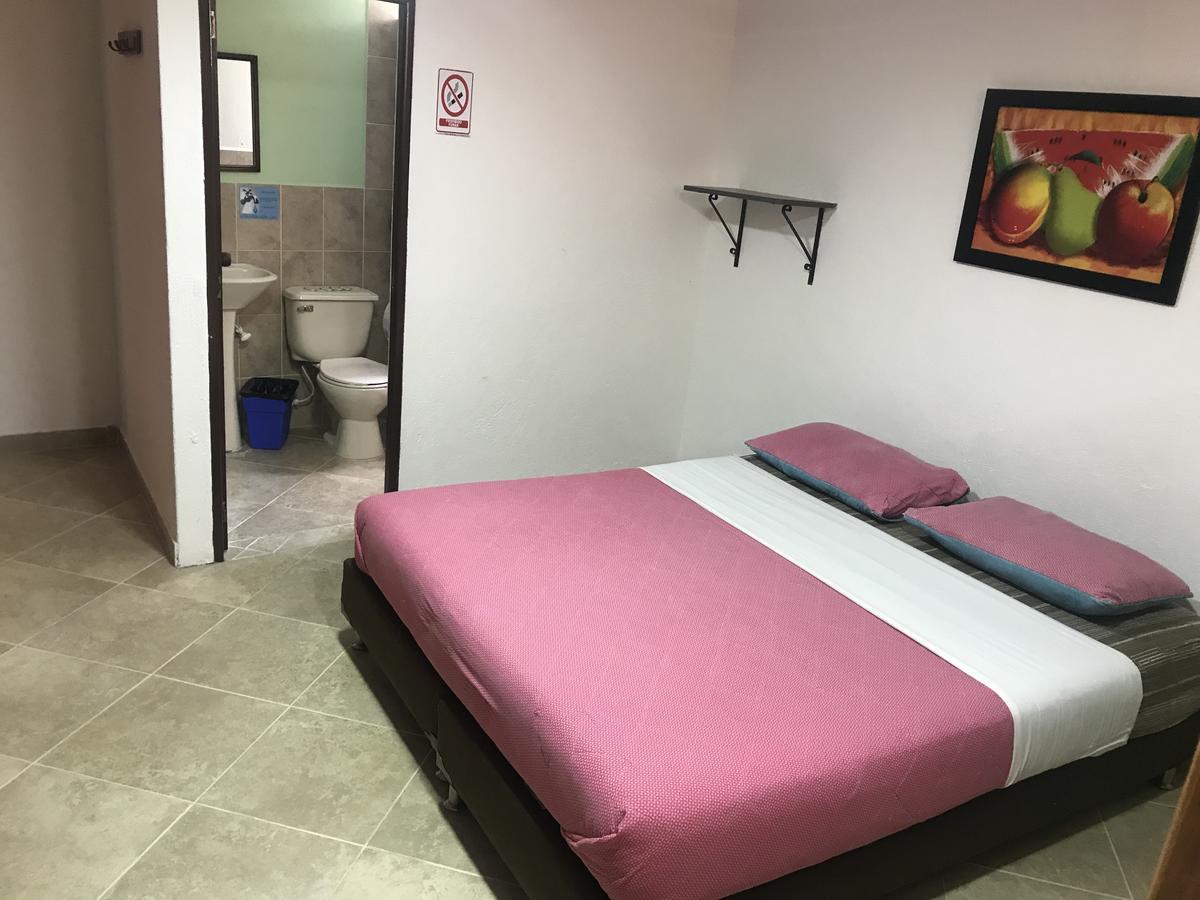 Hostal El Hangar Рионегро Экстерьер фото