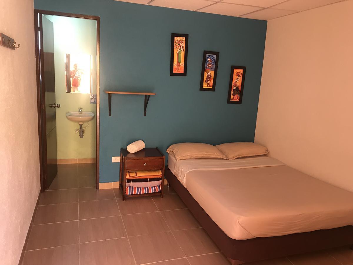 Hostal El Hangar Рионегро Экстерьер фото